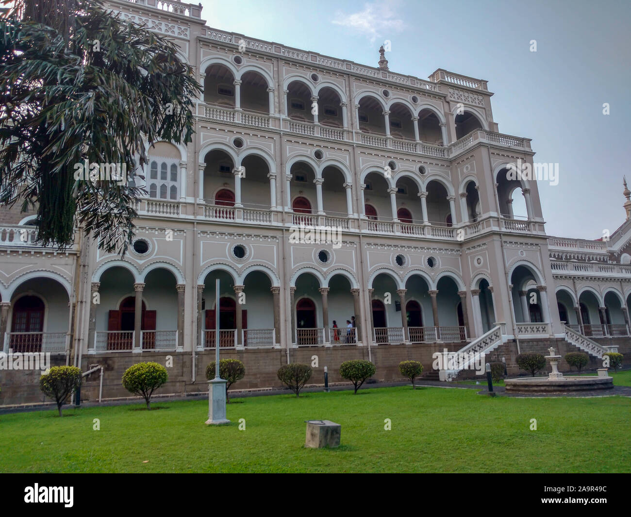 Il Palazzo di Aga Khan, Pune. Il palazzo è strettamente legato al movimento di libertà indiano, in quanto è servito come prigione per Mahatma Gandhi, sua moglie Kasturba Foto Stock