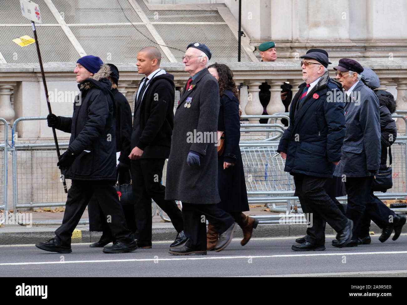 Il cenotafio, Whitehall, Londra, Regno Unito. 17 novembre 2019. L annuale ottantacinquesimo ebraica Associazione Militari (AJEX) cerimonia e sfilata va oltre il Cenotafio. Credito: Matteo Chattle/Alamy Live News Foto Stock