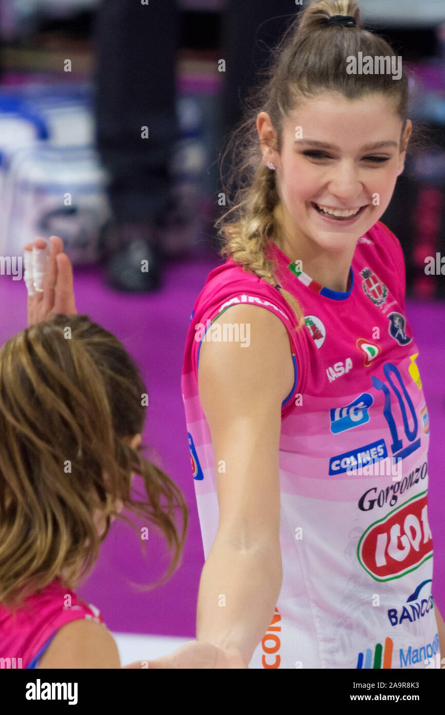 Milano, Italia. Xvi Nov, 2019. cristina chirichella, Igor gorgonzola novara, durante Imoco Volley Conegliano vs Igor Volley Novara, Supercoppa Italiana donne in Milano, Italia, 16 novembre 2019 - LPS/Elisa credito Calabrese: Elisa Calabrese/LP/ZUMA filo/Alamy Live News Foto Stock