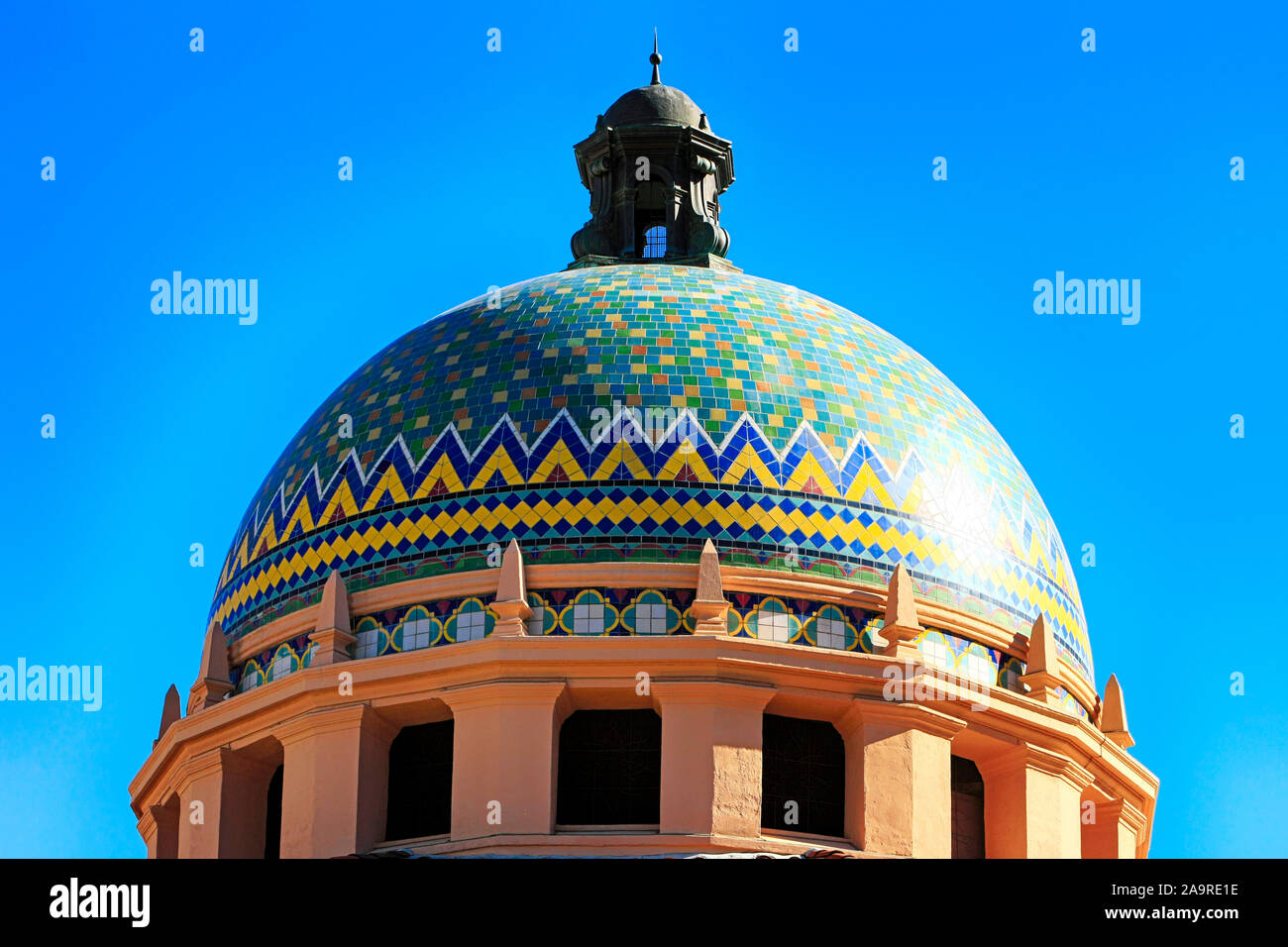 Chiusura del mosaico cupola del vecchio Pima County Courthouse in El Presidio Plaza, il centro cittadino di Tucson AZ Foto Stock