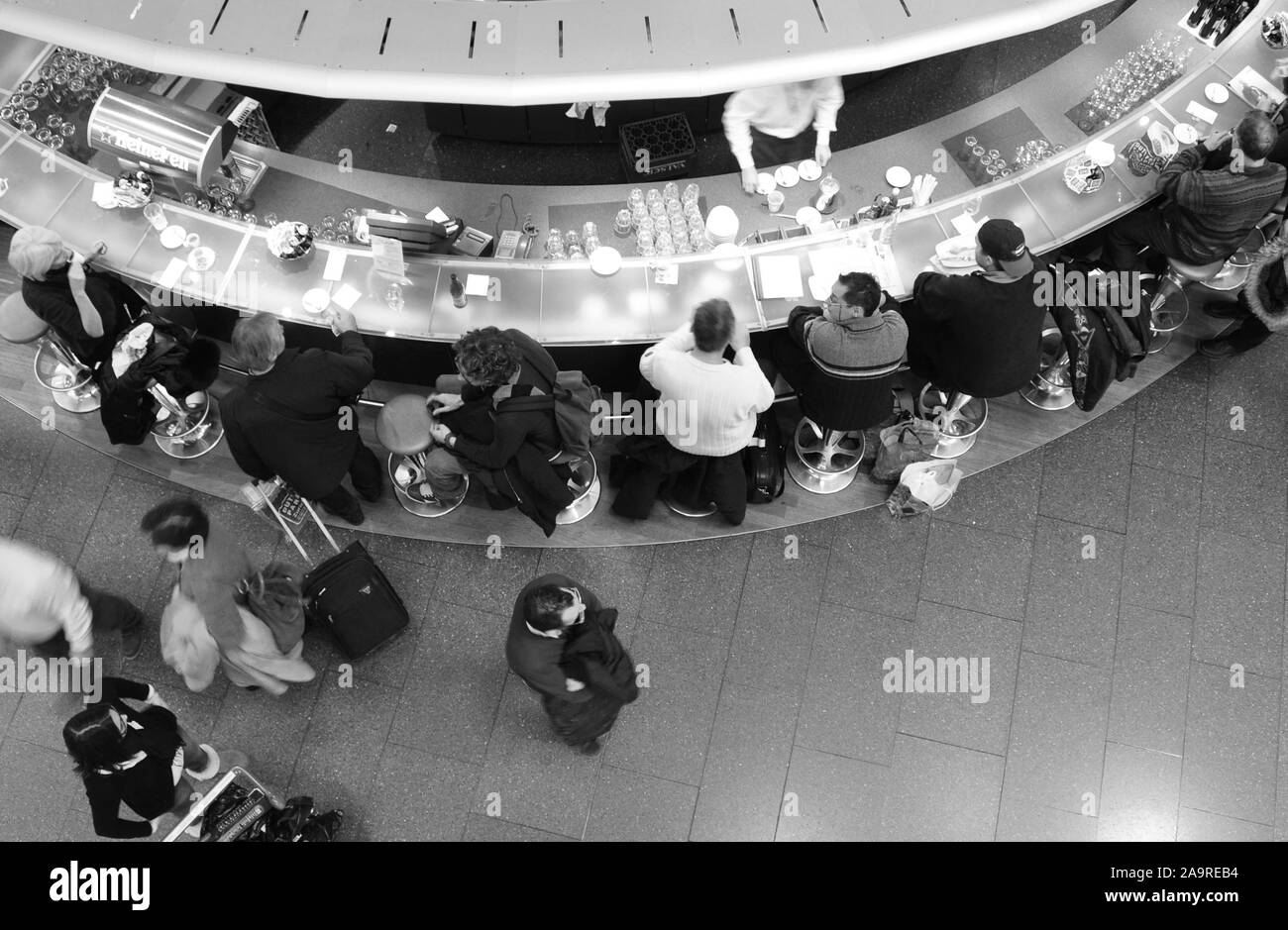 Zurigo-aeroporto: Partenza Hall Ristorante per i passeggeri Foto Stock