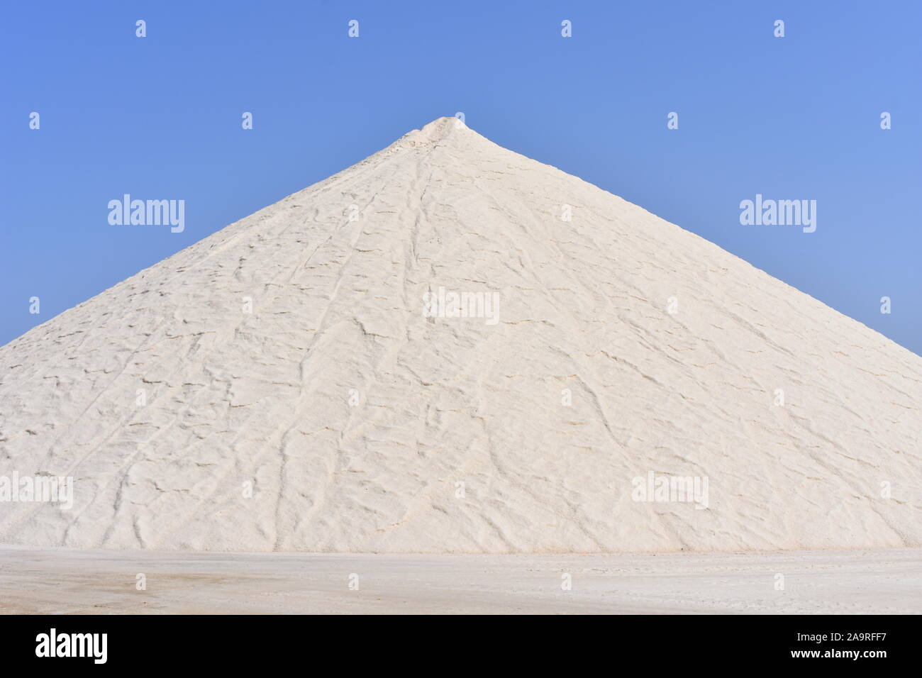 Montagna di sale a Las Salinas de Torrevieja, Torrevieja, Spagna Foto Stock