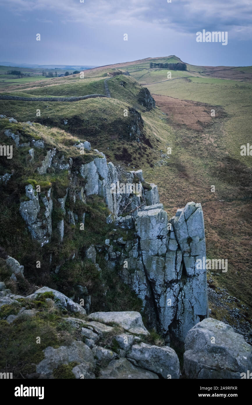 Vallo di Adriano, percorso escursionistico attraverso Northumberland. Foto Stock