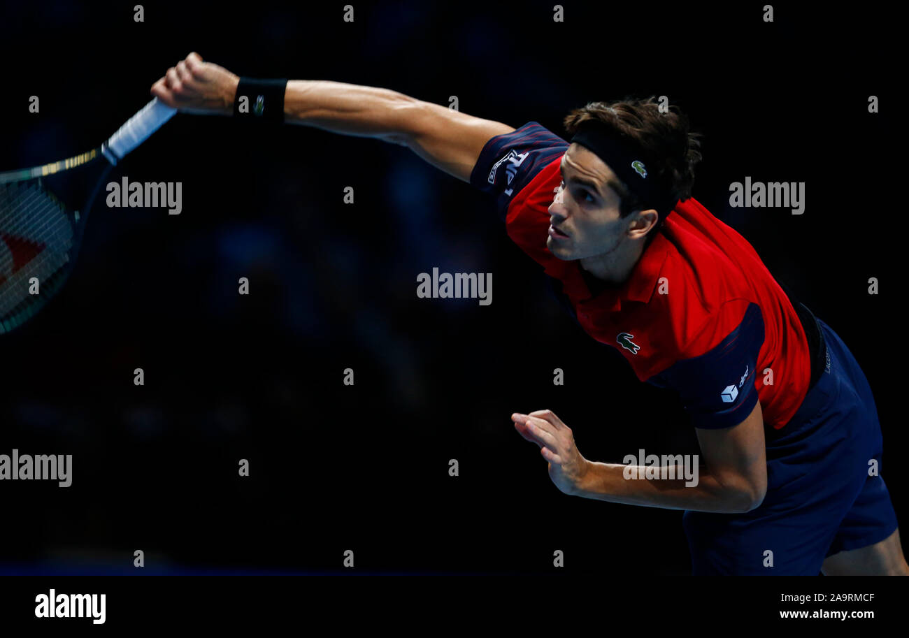 Londra, Regno Unito. Novembre 17 Pierre-Hughes Herbert (FRA) durante in azione durante il Doubles Championship match finale Pierre-Hughes Herbert e Nicolas MAHUT (FRA) contro Raven Klaasen( RSA) e Michael Venere (NZL) Internazionali di Tennis - Nitto ATP World Tour Finals Giorno 8 - Martedì 17 Novembre 2019 - O2 Arena - Londra Credit: Azione Foto Sport/Alamy Live News Foto Stock