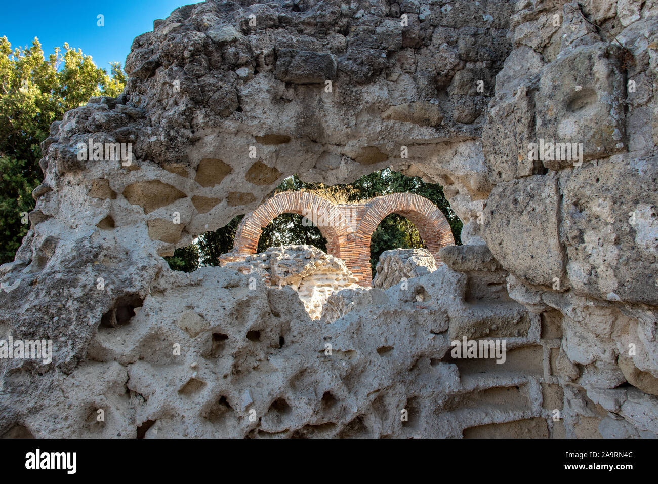 Bacoli, Italia, Agosto 14, 2019. Il tempio di Apollo nell'antica città di Cuma. Città della Grecia antica sopravvissuta fino ai giorni nostri. Foto Stock