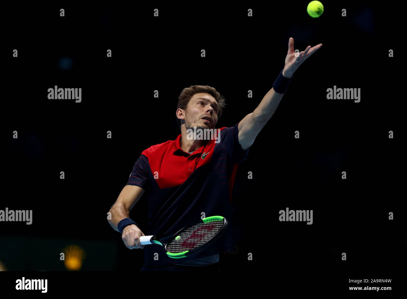 Arena. Londra, Regno Unito. 17 Nov, 2019. Nitto tennis ATP Finals; Nicolas MAHUT (FRA) serve nel finale di raddoppia match - uso editoriale Credito: Azione Sport Plus/Alamy Live News Foto Stock