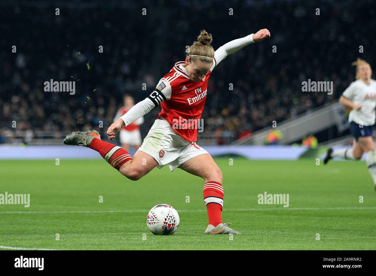 Londra, Regno Unito. 17 Nov, 2019. Kim piccolo arsenale di donne in azione. Barclaycard FA DONNA super league, Tottenham Hotspur donne v Arsenal donne presso la stazione di Tottenham Hotspur Stadium di Londra domenica 17 novembre 2019. Questa immagine può essere utilizzata solo per scopi editoriali. Solo uso editoriale, è richiesta una licenza per uso commerciale. Nessun uso in scommesse, giochi o un singolo giocatore/club/league pubblicazioni . pic da Steffan Bowen/Andrew Orchard fotografia sportiva/Alamy Live news Credito: Andrew Orchard fotografia sportiva/Alamy Live News Foto Stock