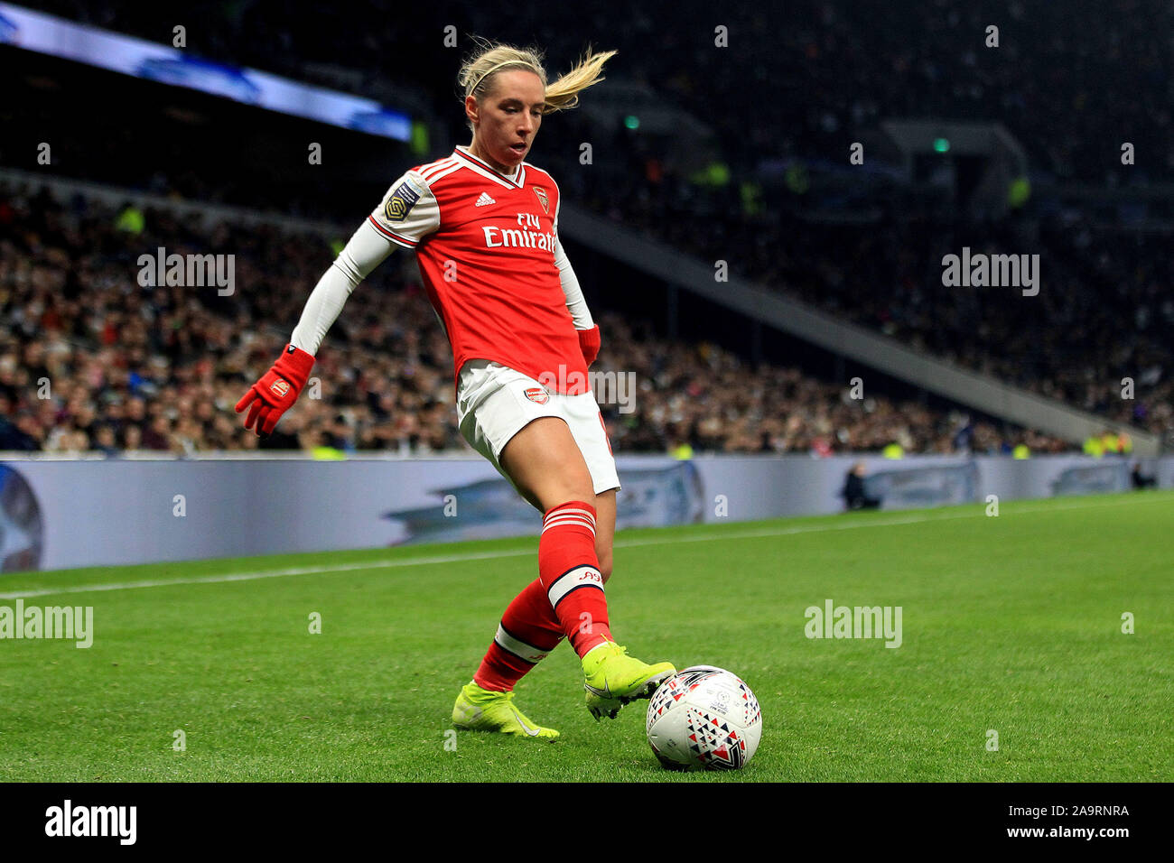 Londra, Regno Unito. 17 Nov, 2019. La Giordania Nobbs arsenale di donne in azione. Barclaycard FA DONNA super league, Tottenham Hotspur donne v Arsenal donne presso la stazione di Tottenham Hotspur Stadium di Londra domenica 17 novembre 2019. Questa immagine può essere utilizzata solo per scopi editoriali. Solo uso editoriale, è richiesta una licenza per uso commerciale. Nessun uso in scommesse, giochi o un singolo giocatore/club/league pubblicazioni . pic da Steffan Bowen/Andrew Orchard fotografia sportiva/Alamy Live news Credito: Andrew Orchard fotografia sportiva/Alamy Live News Foto Stock