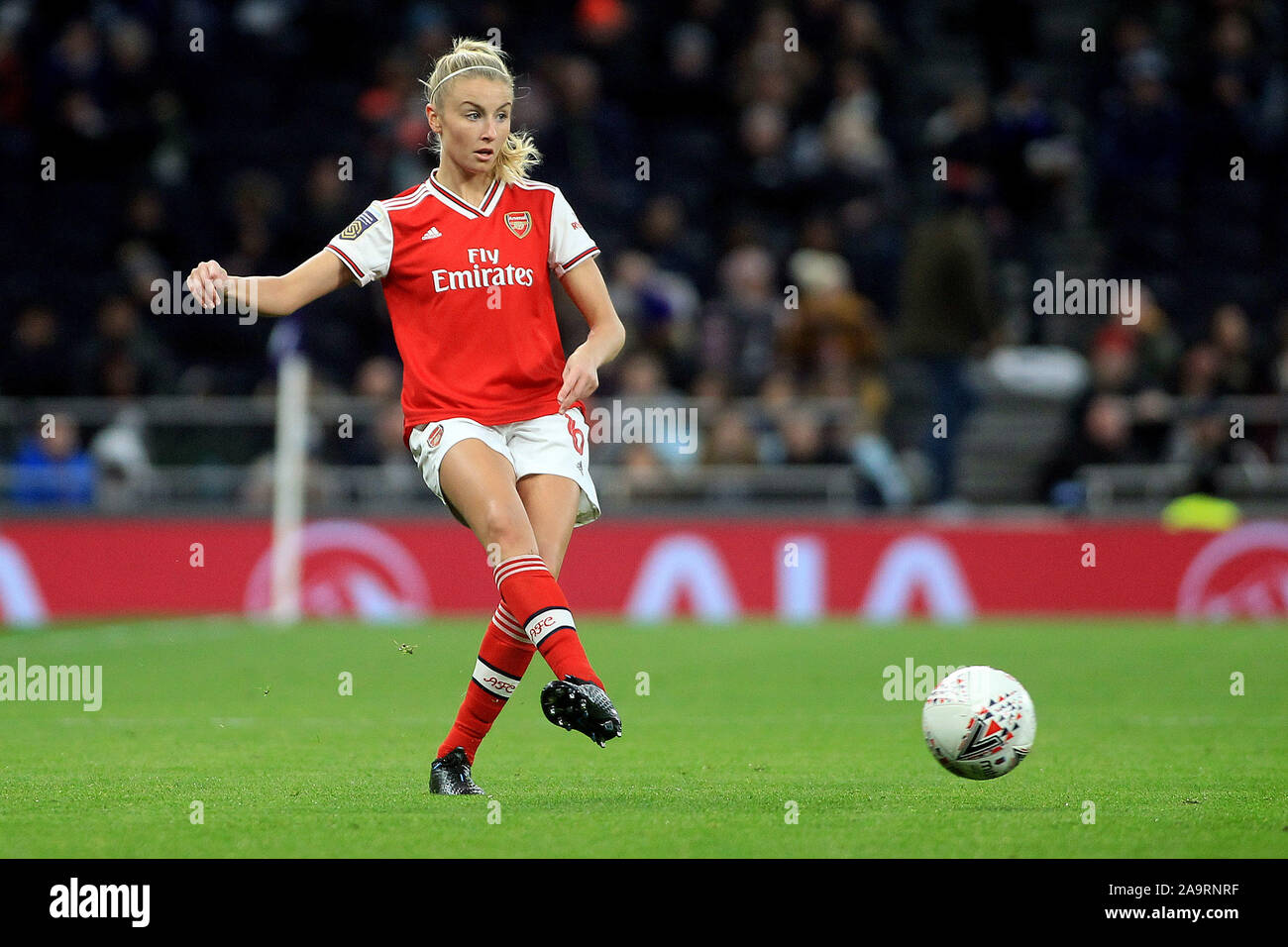 Londra, Regno Unito. 17 Nov, 2019. Lia Williamson arsenale di donne in azione. Barclaycard FA DONNA super league, Tottenham Hotspur donne v Arsenal donne presso la stazione di Tottenham Hotspur Stadium di Londra domenica 17 novembre 2019. Questa immagine può essere utilizzata solo per scopi editoriali. Solo uso editoriale, è richiesta una licenza per uso commerciale. Nessun uso in scommesse, giochi o un singolo giocatore/club/league pubblicazioni . pic da Steffan Bowen/Andrew Orchard fotografia sportiva/Alamy Live news Credito: Andrew Orchard fotografia sportiva/Alamy Live News Foto Stock