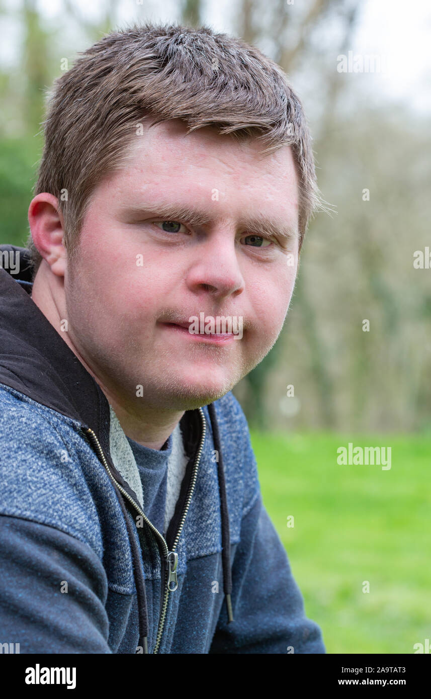 Oliver Hellowell fotografo con la sindrome di Down Foto stock - Alamy