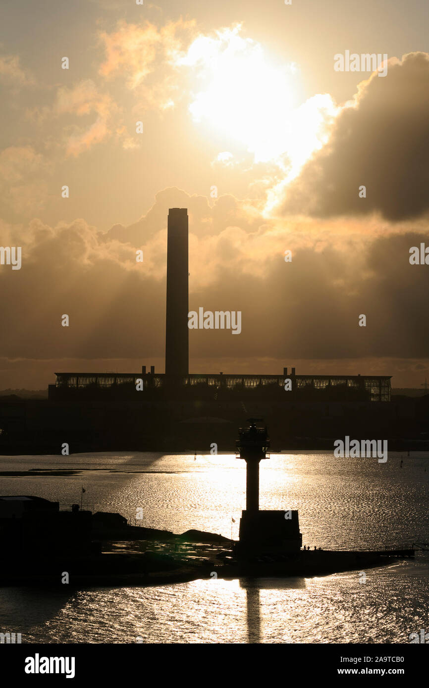 Calshot Spit sul Solent, Porto di Southampton, Hampshire, Inghilterra, Regno Unito Foto Stock