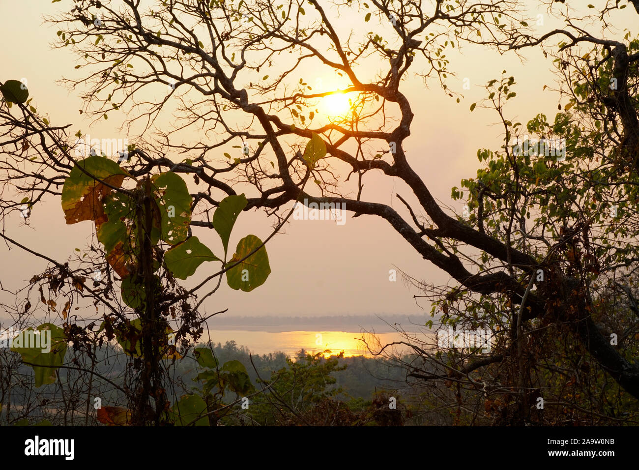 Vista del fiume Mekong da Phnom Sombok monastero buddista, vicino ad esempio Kampi e Kratie Krong (Kracheh), Cambogia del Sud-est asiatico Foto Stock