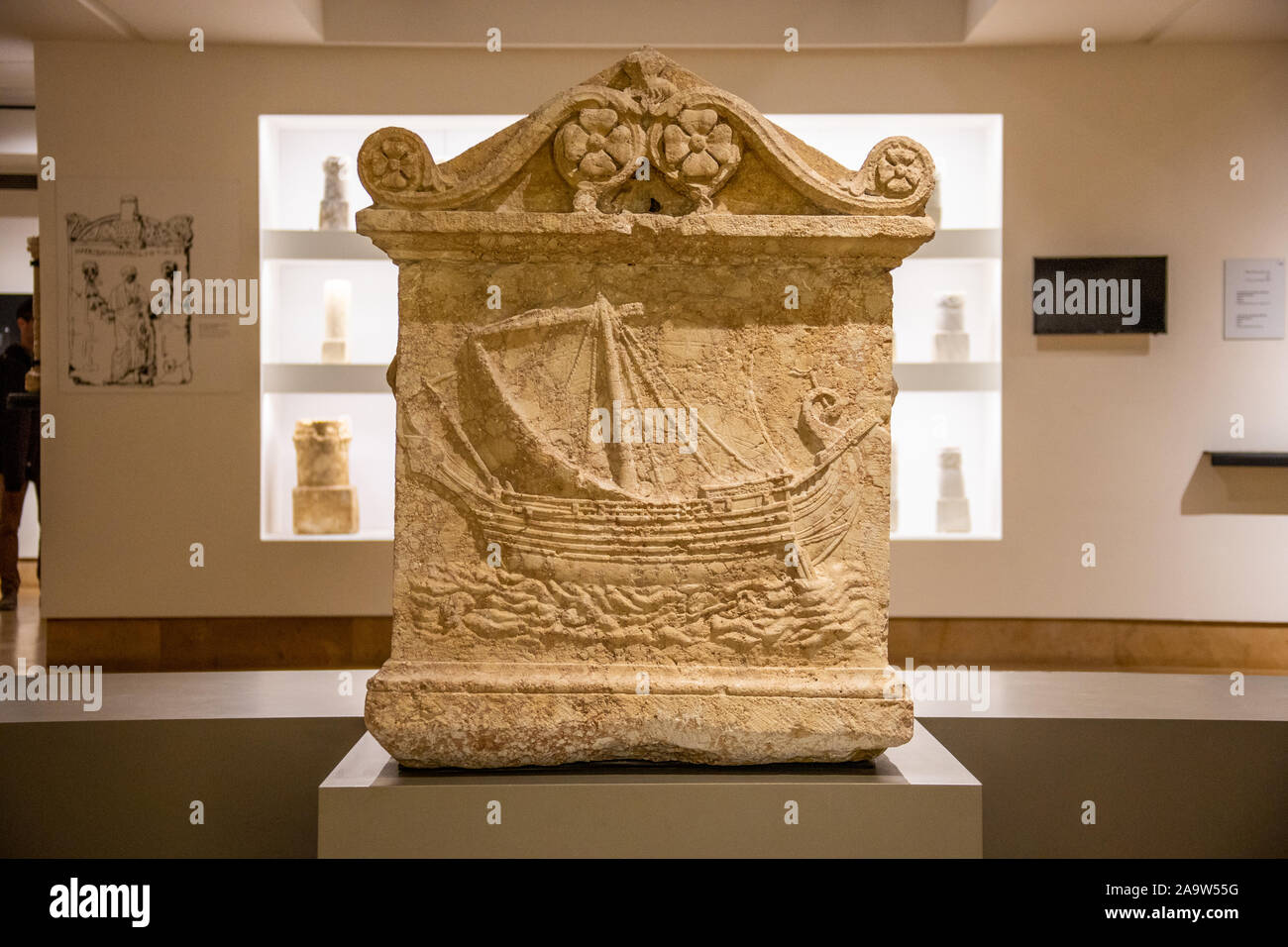 Sarcofago, Breccia, Saida o Sidone, periodo romano, 64 - 395 D.C. il Museo Nazionale di Beirut, Libano Foto Stock