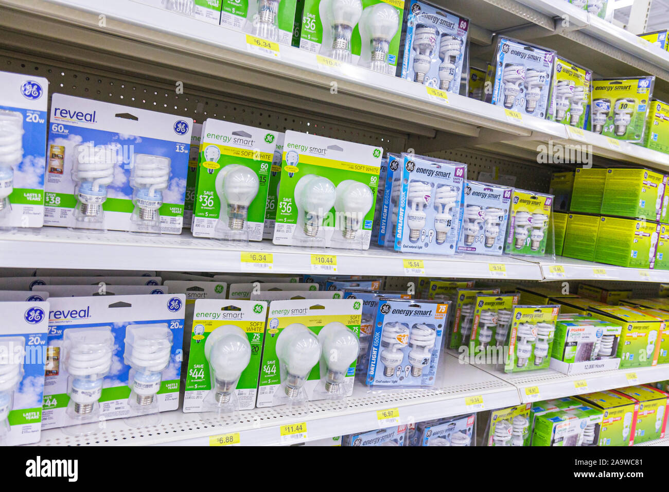 Miami Florida,Hialeah,Walmart,shopping shopper shopper shopping negozi mercati di mercato di vendita di mercato, negozi al dettaglio negozi business business business, d Foto Stock Miami Florida,Hialeah,Walmart,shopping shopper shopper shopping negozi mercati di mercato di vendita di mercato, negozi al dettaglio negozi business business business, d Foto Stock
