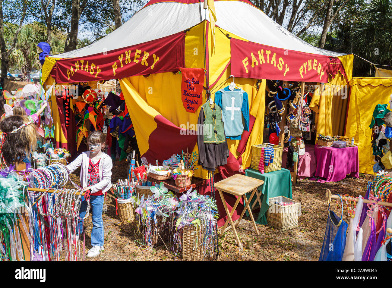 Deerfield Beach Florida, Quiet Waters Park, Florida Renaissance Festival, venditori venditori bancarelle stand mercato stand mercato, acquirente acquisto di vendita, discl Foto Stock