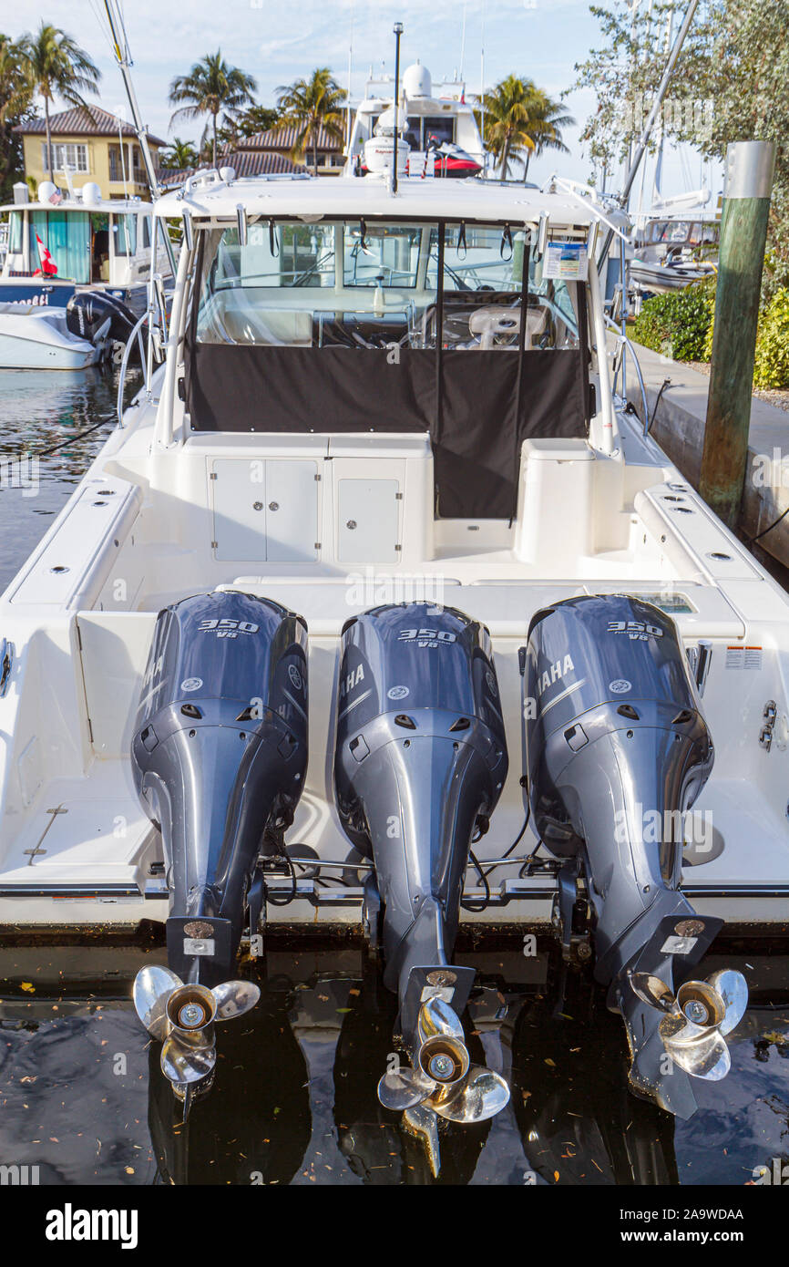 Fort ft. Lauderdale Florida, Marina Intracoastal Lauderdale, barca, tre motori fuoribordo, i visitatori viaggiano tour turistico punto di riferimento del turismo Foto Stock