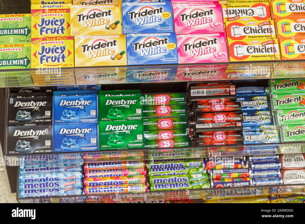 Miami Florida International Airport mia,terminal,shopping shopper shopping shopper negozi mercati di mercato di vendita di acquisto, negozi al dettaglio bu Foto Stock