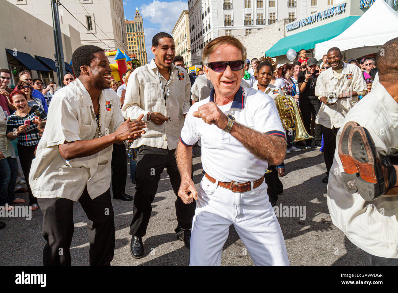 Miami Florida,Coral Gables,Carnaval on the Mile,minoranza immigranti etnici latini ispanici,festival,Miami Street Band,Black Blacks Afr Foto Stock