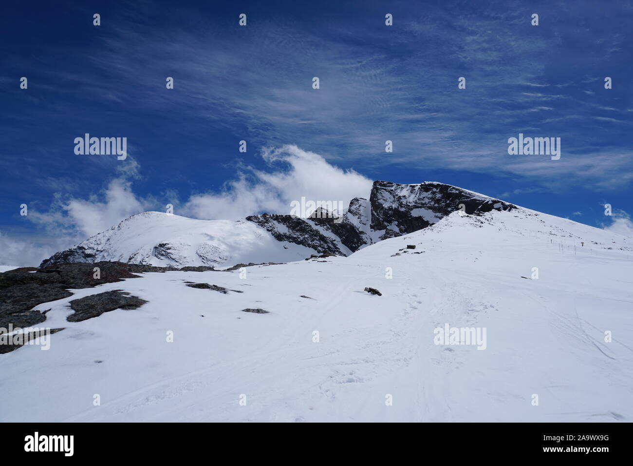 Pico Veleta Sierra Nevada, Spagna. Veleta è la terza più alta montagna della penisola iberica, ad una altezza di circa 3,396 metri. Foto Stock