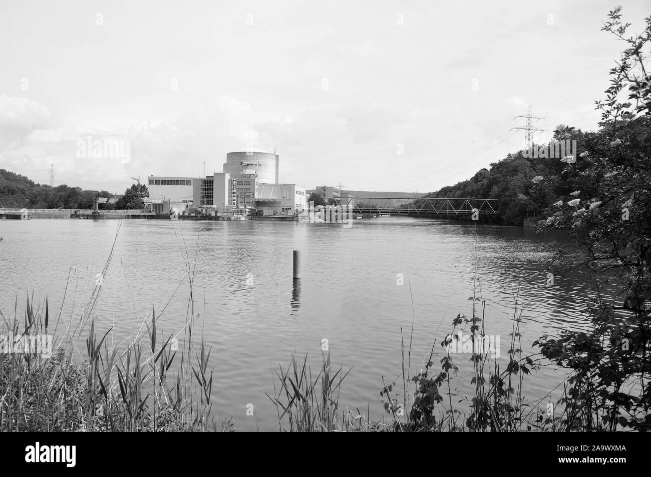 Svizzera: la centrale nucleare di Beznau vicino a Döttingen nel canton Argovia Foto Stock