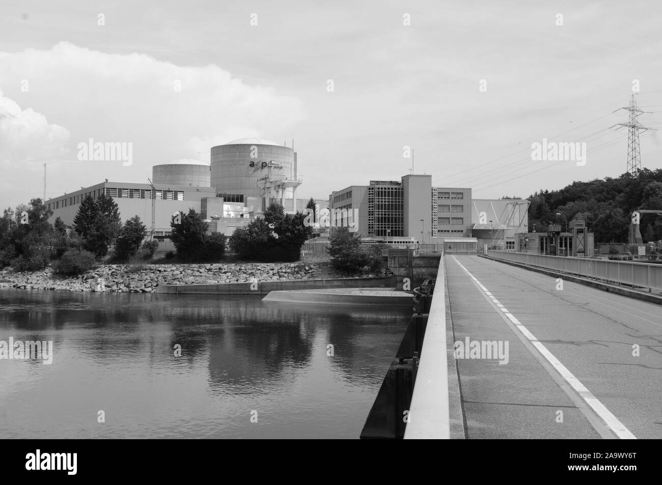 Una delle più vecchie centrali nucleari del mondo: Beznau 1 + 2 in Svizzera sono più di cinquanta anni di età Foto Stock