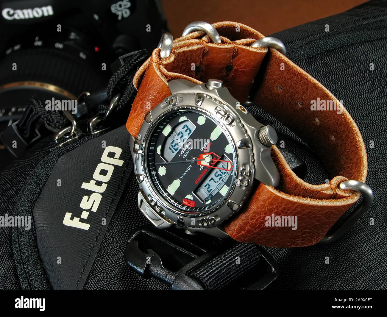 Vintage Citizen Aqualand analogico digitale orologi subacquei Foto stock -  Alamy