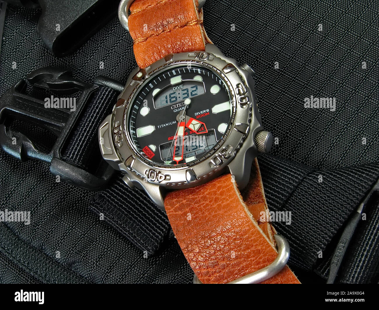 Vintage Citizen Aqualand analogico digitale orologi subacquei Foto stock -  Alamy