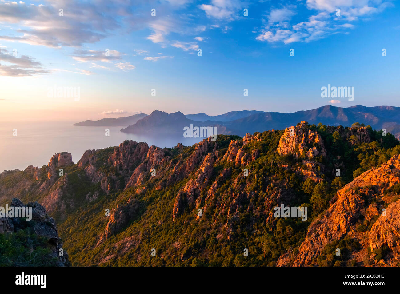 Europa, Frankreich, Korsika, Les Calanche de Piana bei Sonnenuntergang Foto Stock