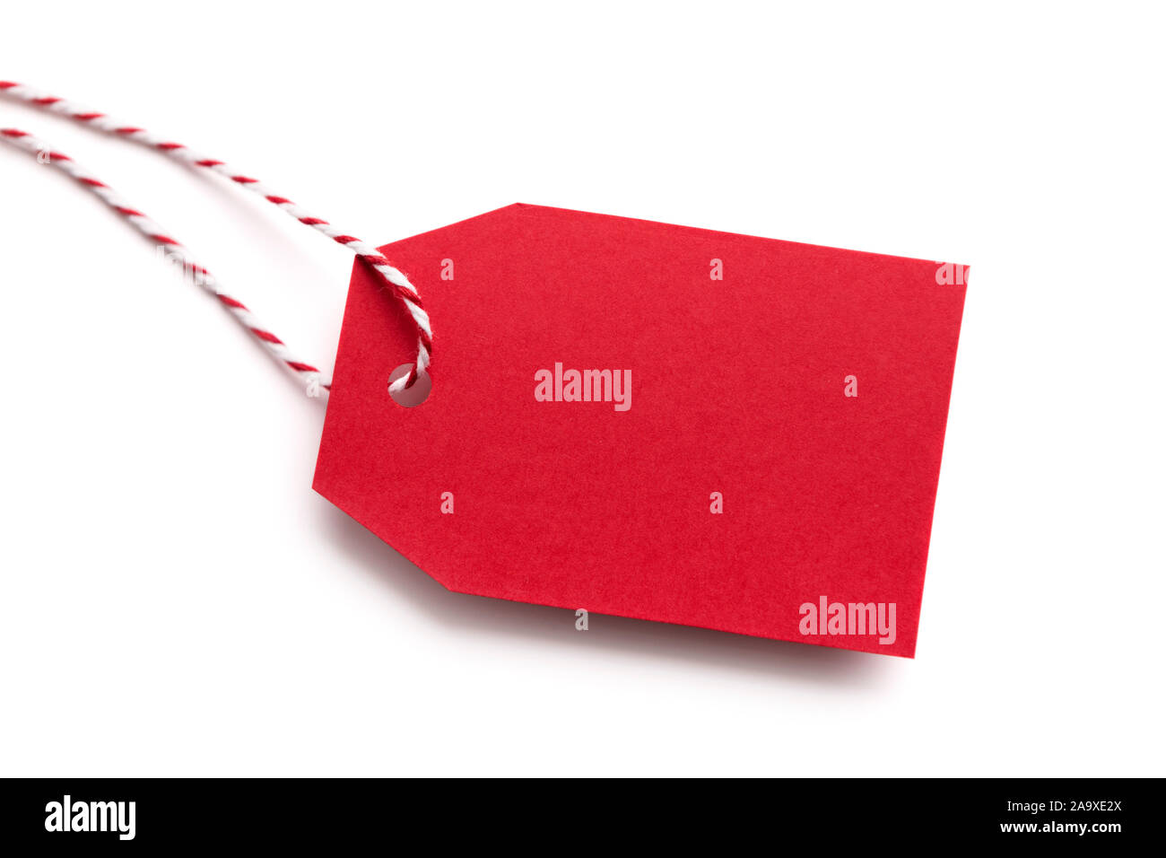 Creative tag rosso con spazio di copia per il Natale del testo o dei messaggi di saluto Foto Stock