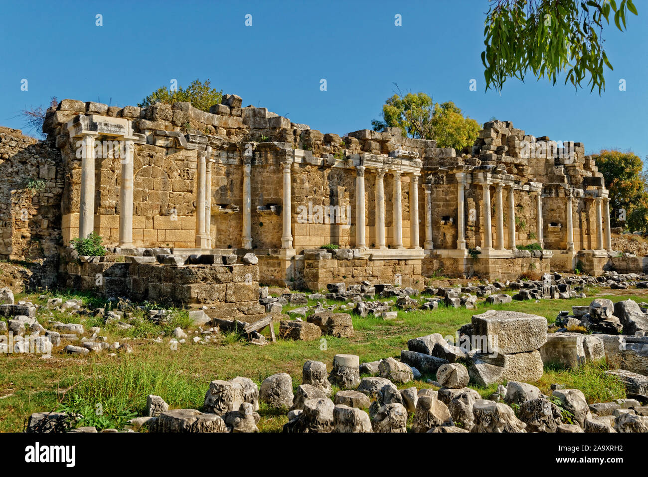 La fontana monumentale, ninfeo, nell'antica città di lato, la Turchia. Foto Stock