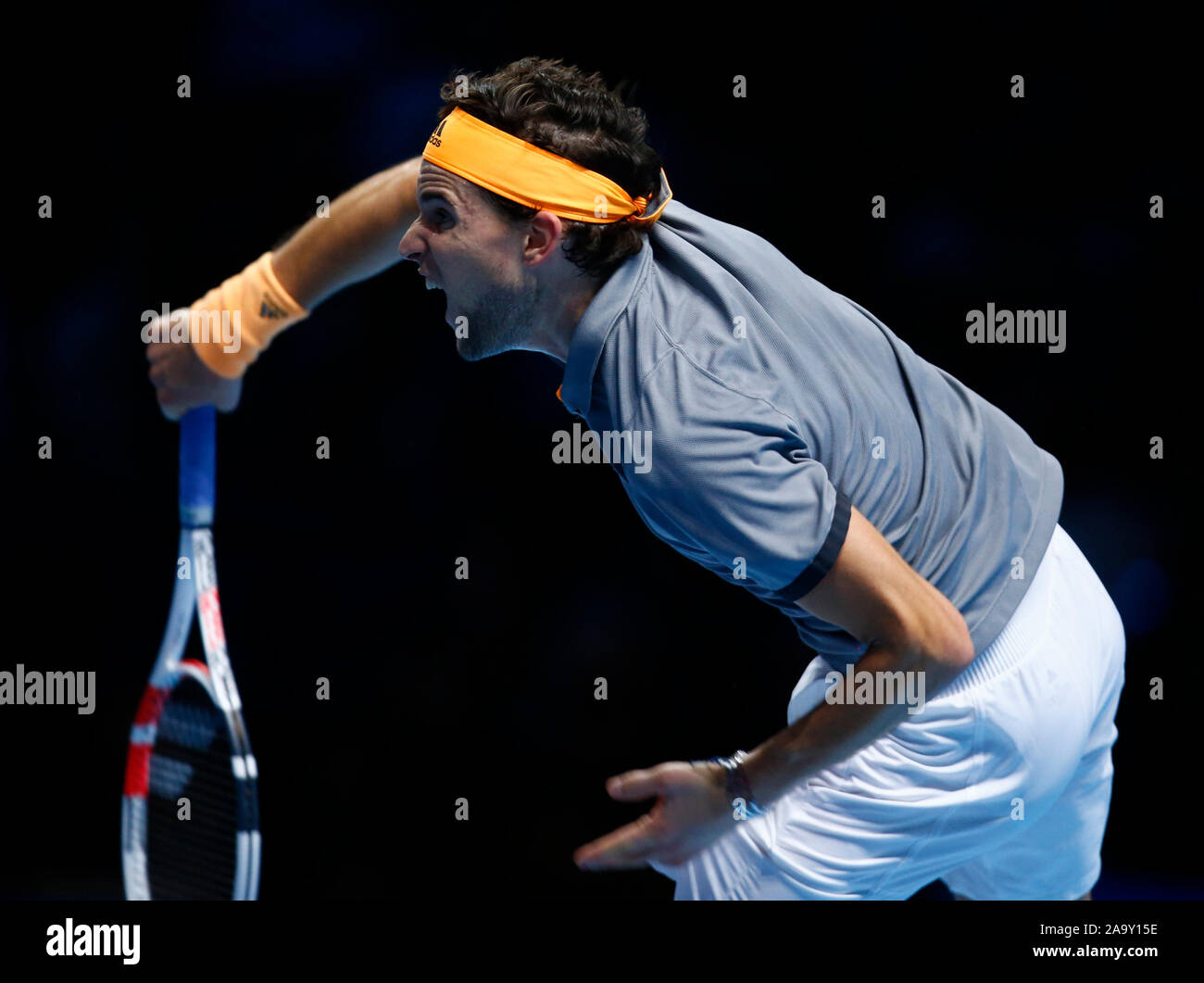 Londra, Regno Unito. Novembre 17 Dominic Thiem (AUT) in azione durante il campionato Singles match finale Dominic Thiem (AUT) contro Stefanos Tsitsip Foto Stock