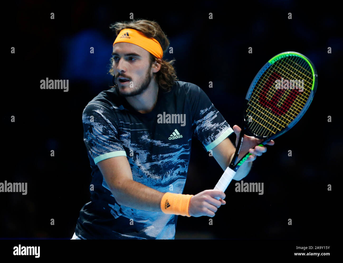 Londra, Regno Unito. Novembre 17 Stefanos Tsitsipas (GRE) in azione durante il campionato Singles match finale Dominic Thiem (AUT) contro Stefanos T Foto Stock