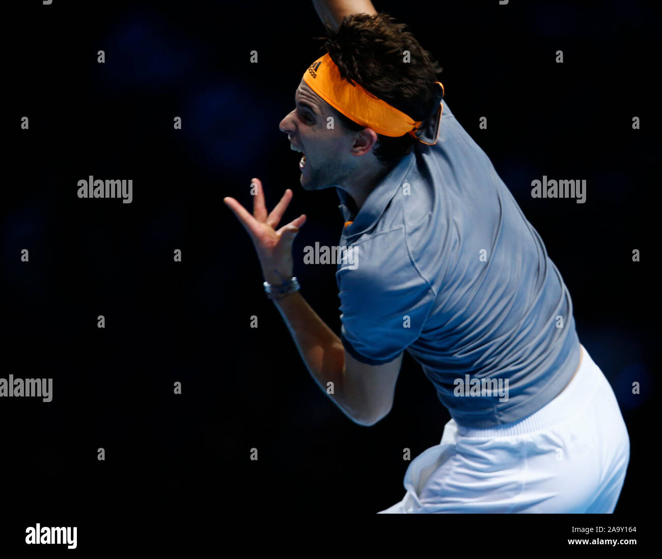 Londra, Regno Unito. Novembre 17 Dominic Thiem (AUT) in azione durante il campionato Singles match finale Dominic Thiem (AUT) contro Stefanos Tsitsip Foto Stock