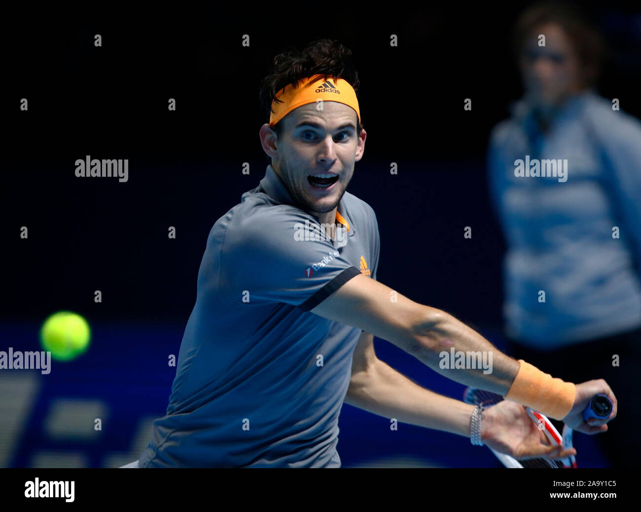 Londra, Regno Unito. Novembre 17 Dominic Thiem (AUT) in azione durante il campionato Singles match finale Dominic Thiem (AUT) contro Stefanos Tsitsip Foto Stock