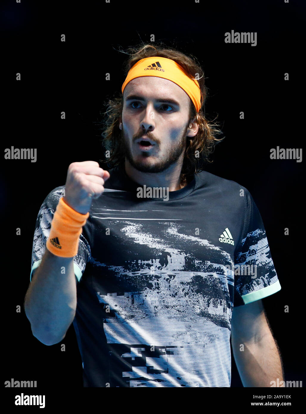 Londra, Regno Unito. Novembre 17 Stefanos Tsitsipas (GRE) in azione durante il campionato Singles match finale Dominic Thiem (AUT) contro Stefanos Ts Foto Stock