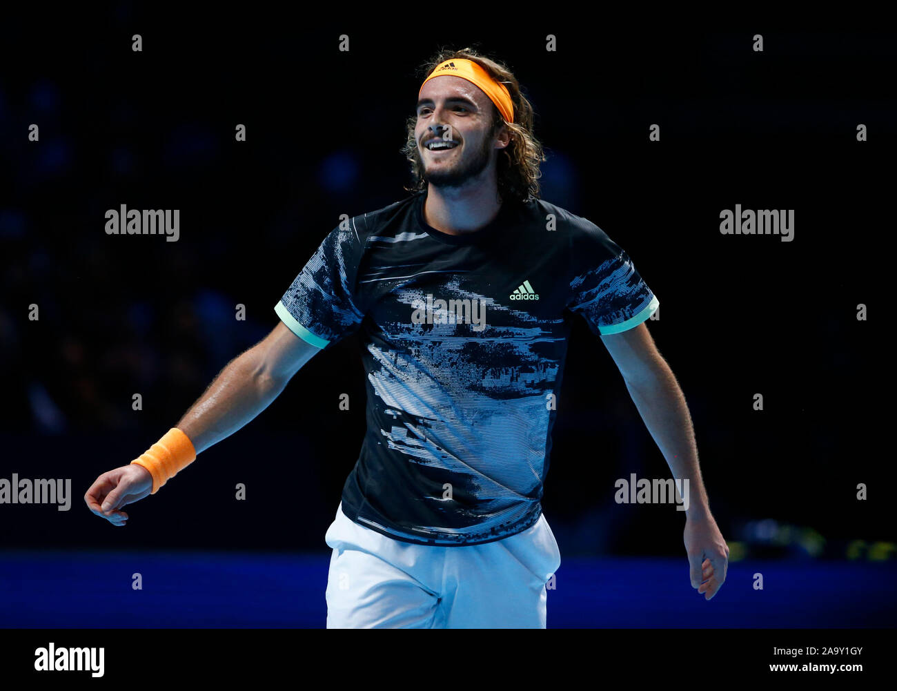 Londra, Regno Unito. Novembre 17 Stefanos Tsitsipas (GRE) celebra la sua vittoria dopo Singles Championship match finale Dominic Thiem (AUT) contro Ste Foto Stock
