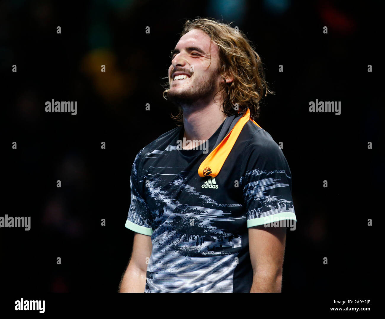 Londra, Regno Unito. Novembre 17 Stefanos Tsitsipascelebrates la sua vittoria durante in azione durante il campionato Singles match finale Dominic Thiem (AUT) Foto Stock