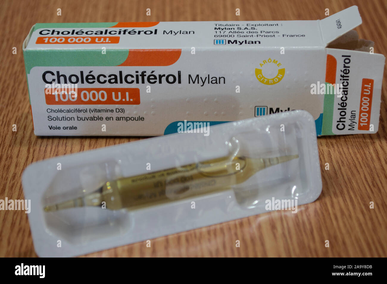 Colecalciferolo 100 000 U.I. La vitamina D3, Mylan Francia Foto stock -  Alamy