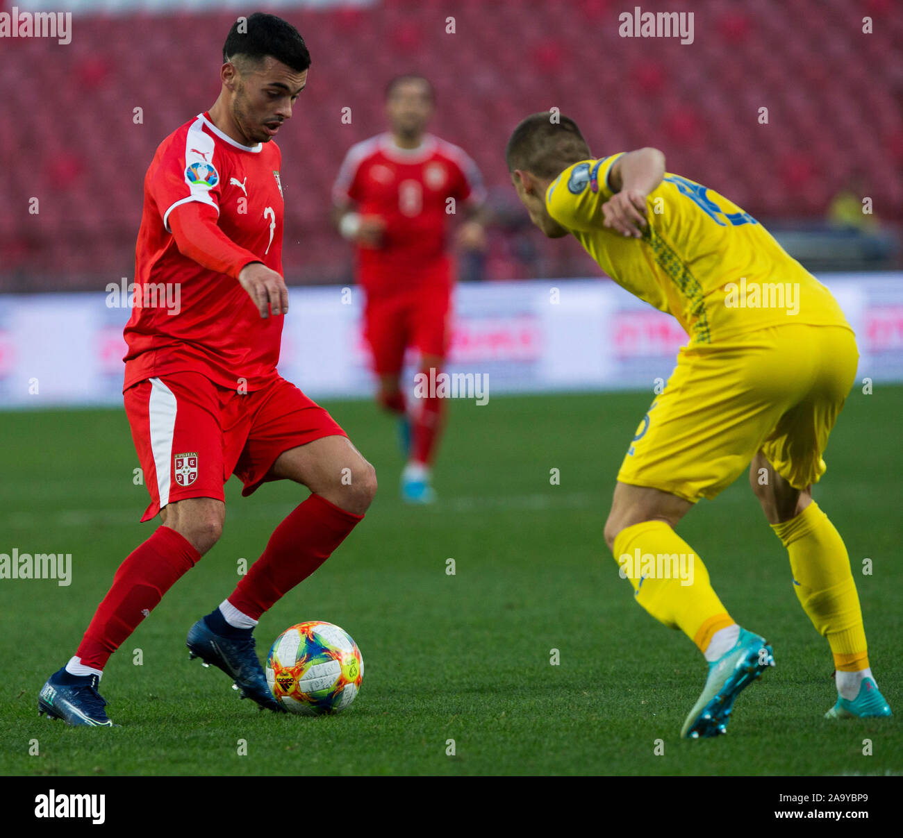 A Belgrado, in Serbia. 17 Nov, 2019. Nemanja Radonjic di Serbia prende il lettore opposta. Credito: Nikola Krstic/Alamy Live News Foto Stock