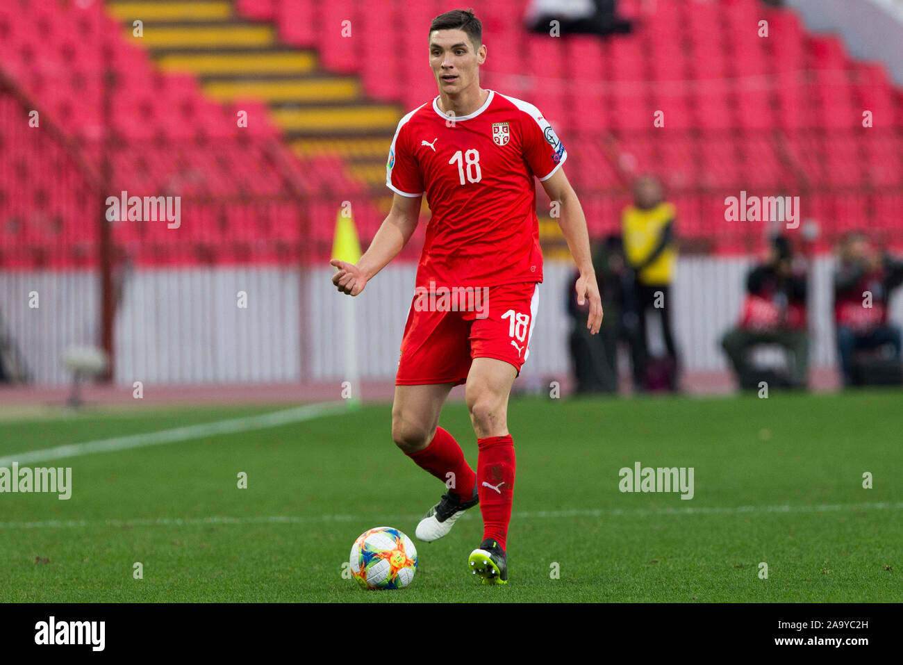 A Belgrado, in Serbia. 17 Nov, 2019. Nikola Milenkovic della Serbia si rompe sulla sfera. Credito: Nikola Krstic/Alamy Live News Foto Stock