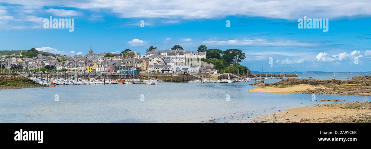 Douarnenez in Bretagna, panorama del porto Foto Stock