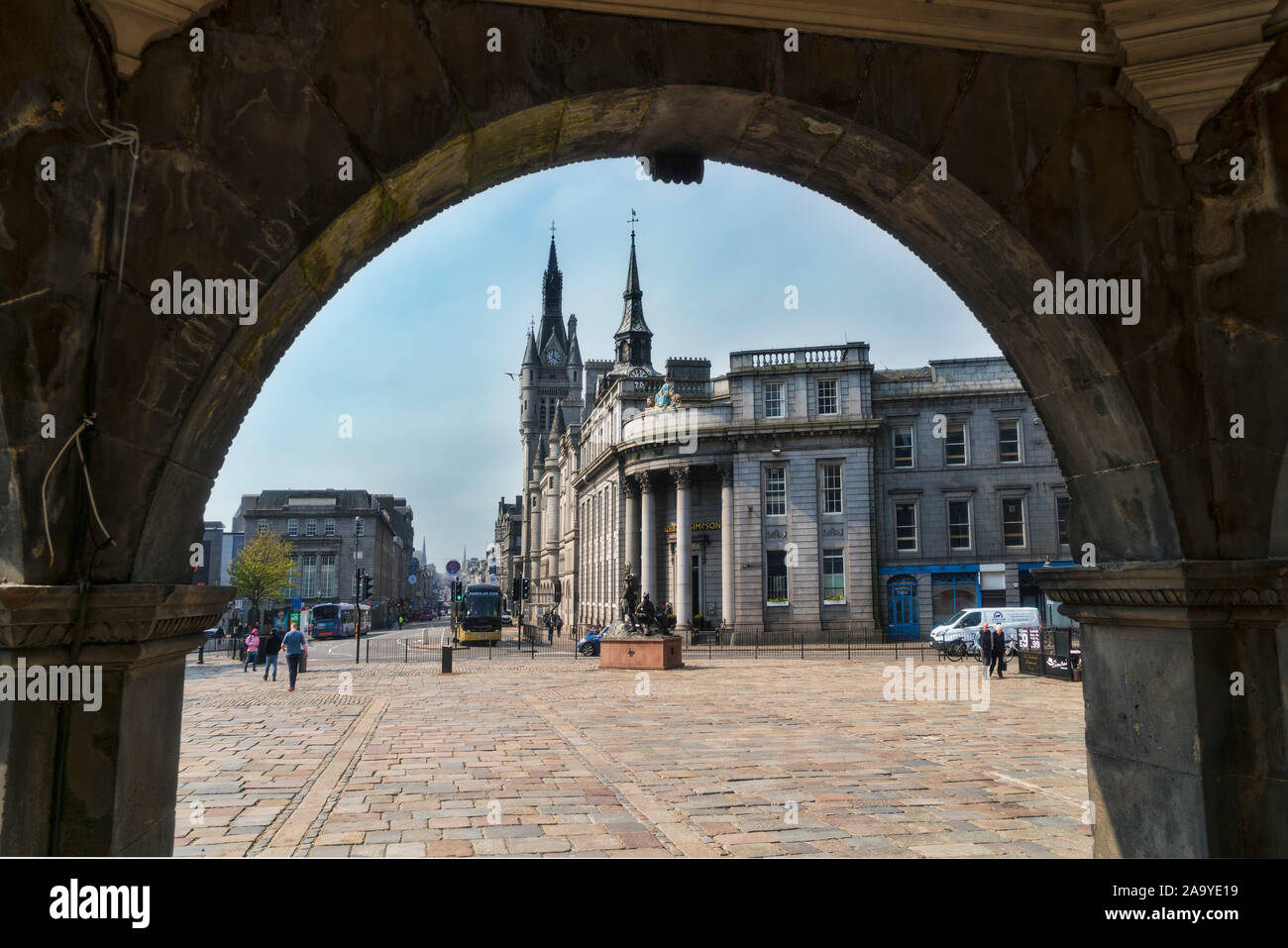 Aberdeen centro città, guardando lungo Union Street, Town House, Aberdeenshire, Highland Regione, Scotland Regno Unito Foto Stock