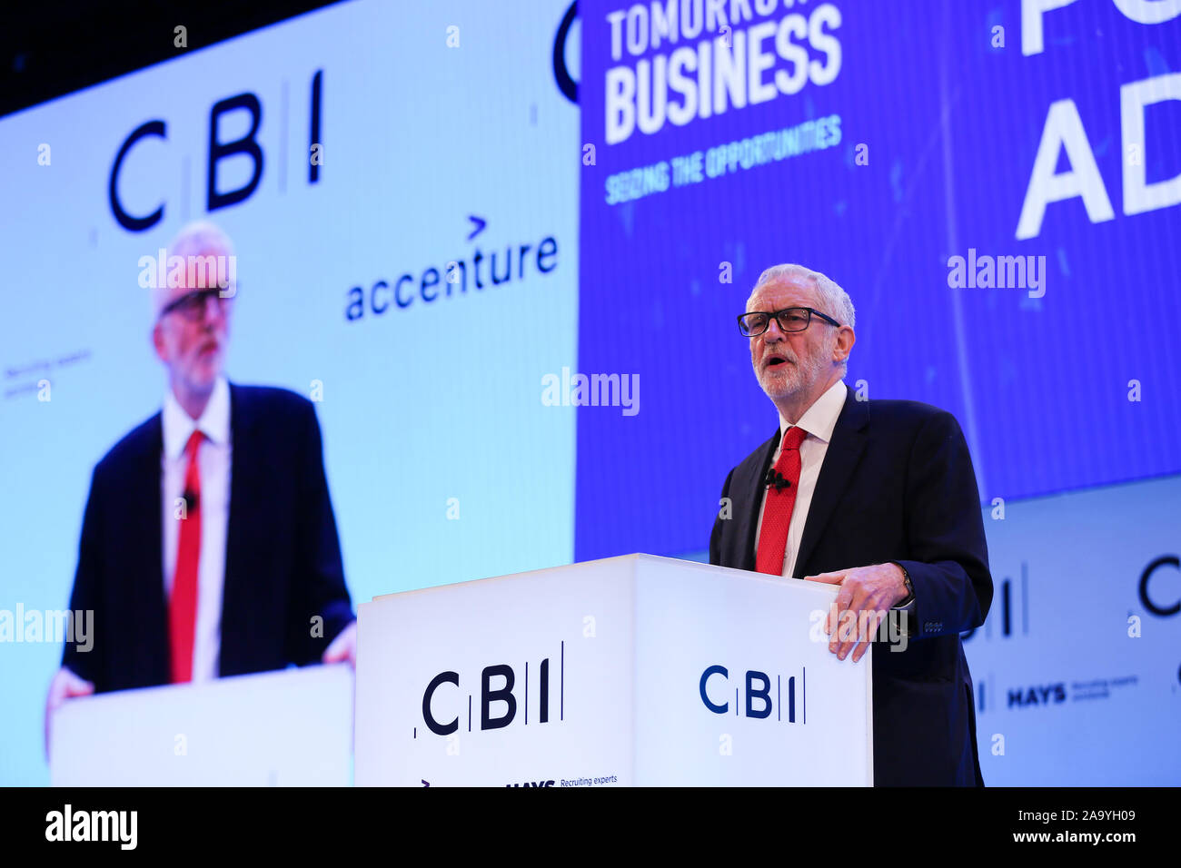 Il leader del partito laburista, Jeremy Corbyn rende un keynote discorso politico durante l annuale Confederazione dell'industria britannica (CBI) conferenza tenutasi a Londra. Foto Stock