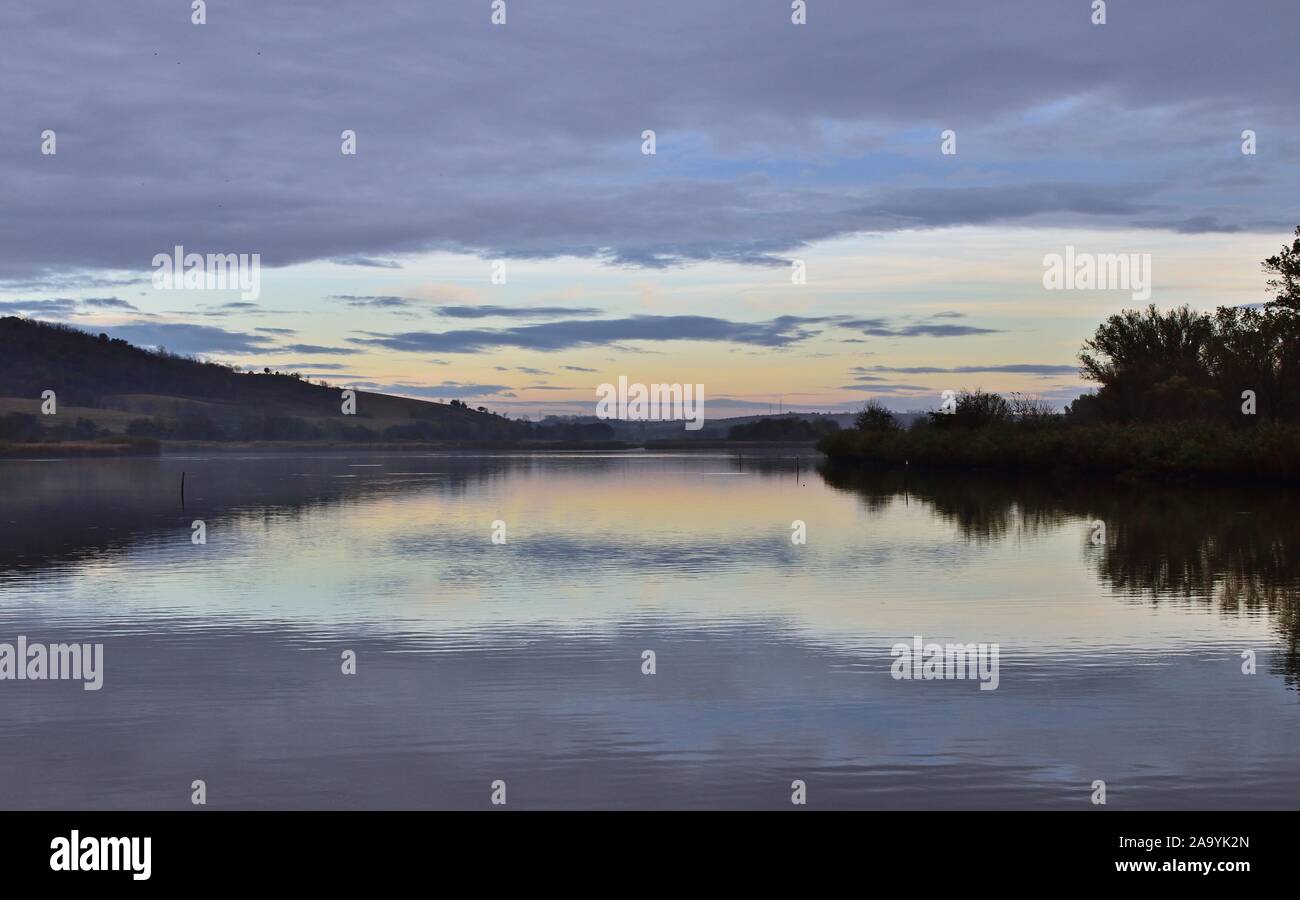 Pacsmag laghi riserva naturale in una fredda mattina di novembre, Tolna, Ungheria Foto Stock