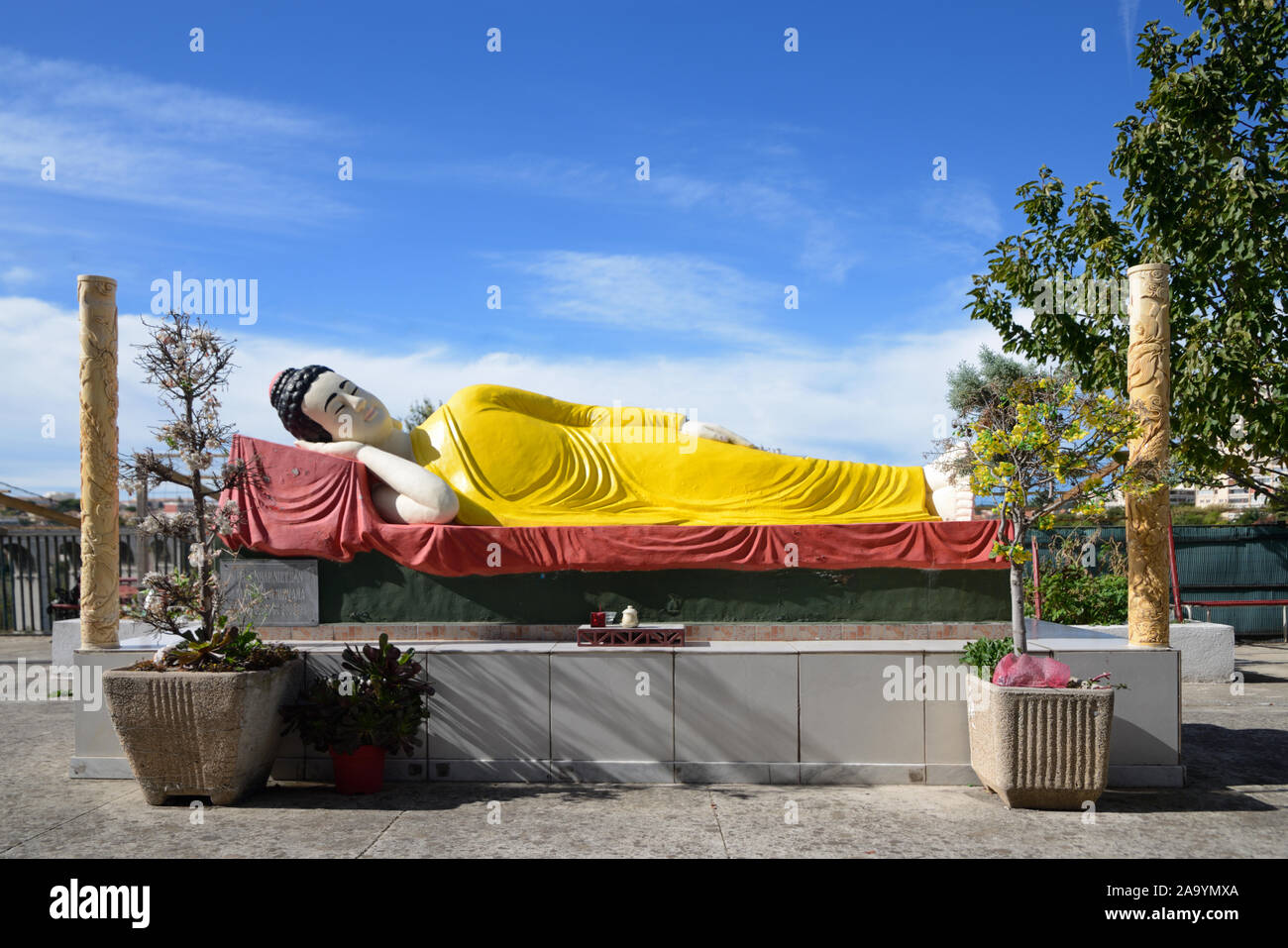 Buddha reclinato in vietnamita Pagoda buddista, o Pagode Phap Hoa, fondata nel 1978, a Marsiglia Francia Foto Stock