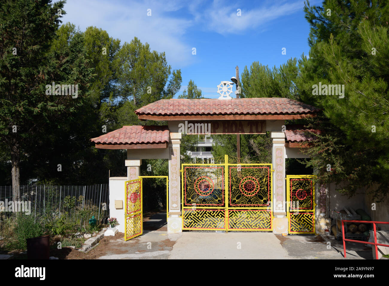 Pagoda in ferro battuto immagini e fotografie stock ad alta risoluzione -  Alamy
