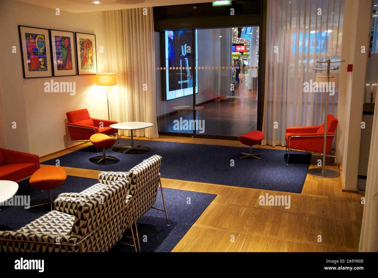 Copenaghen, Danimarca - Novembre 24th, 2018: aeroporto business class lounge interno della SAS, area con posti a sedere in un frequent flyer lounge per SAS clienti Gold Foto Stock