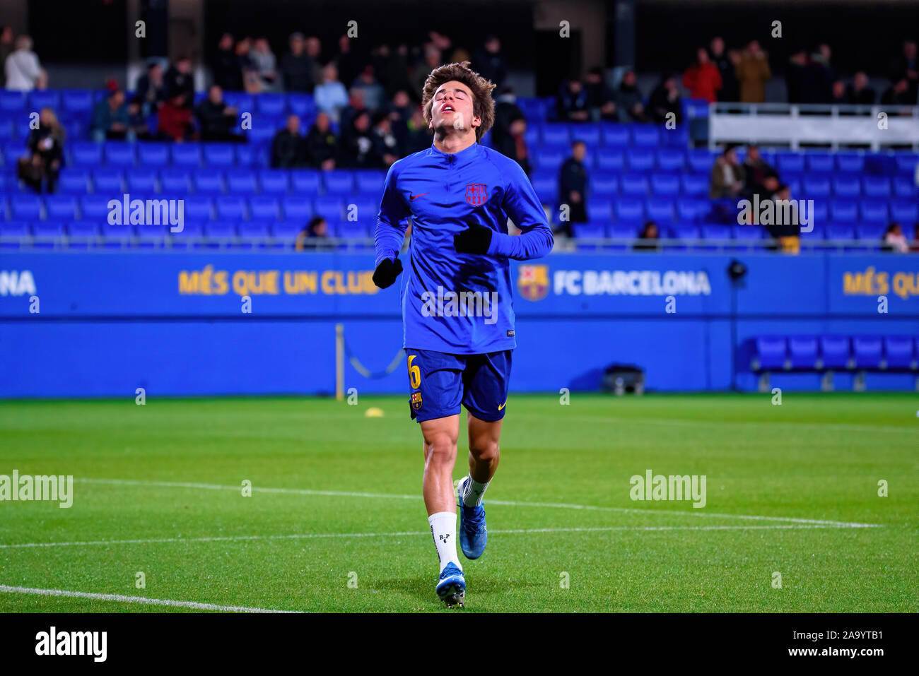 Barcellona - NOV 17: Riqui Puig gioca in Seconda Divisione B match tra FC Barcelona B e UE Cornella a Johan Cruyff Stadium il 17 novembre Foto Stock