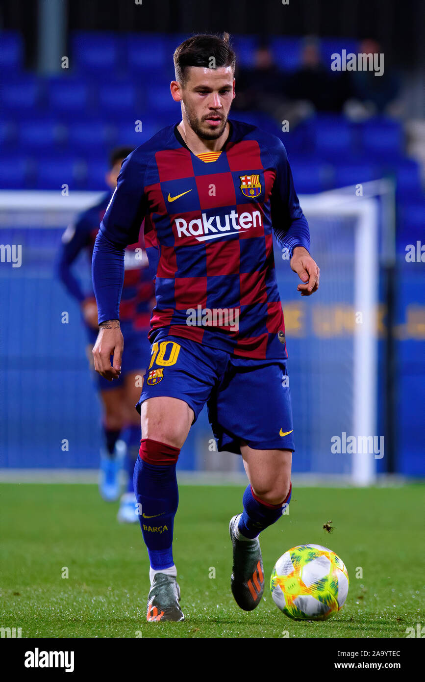 Barcellona - NOV 17: Carles Perez suona presso la Seconda Divisione B match tra FC Barcelona B e UE Cornella a Johan Cruyff Stadium nel novembre 1 Foto Stock