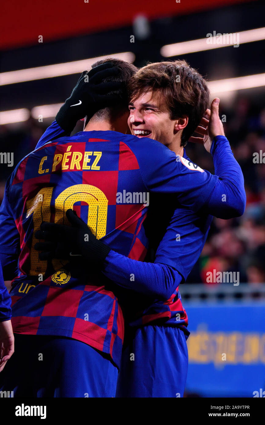 Barcellona - NOV 17: Barcelona B giocatori festeggiare un gol alla Seconda Divisione B match tra FC Barcelona B e UE Cornella a Johan Cruyff sta Foto Stock